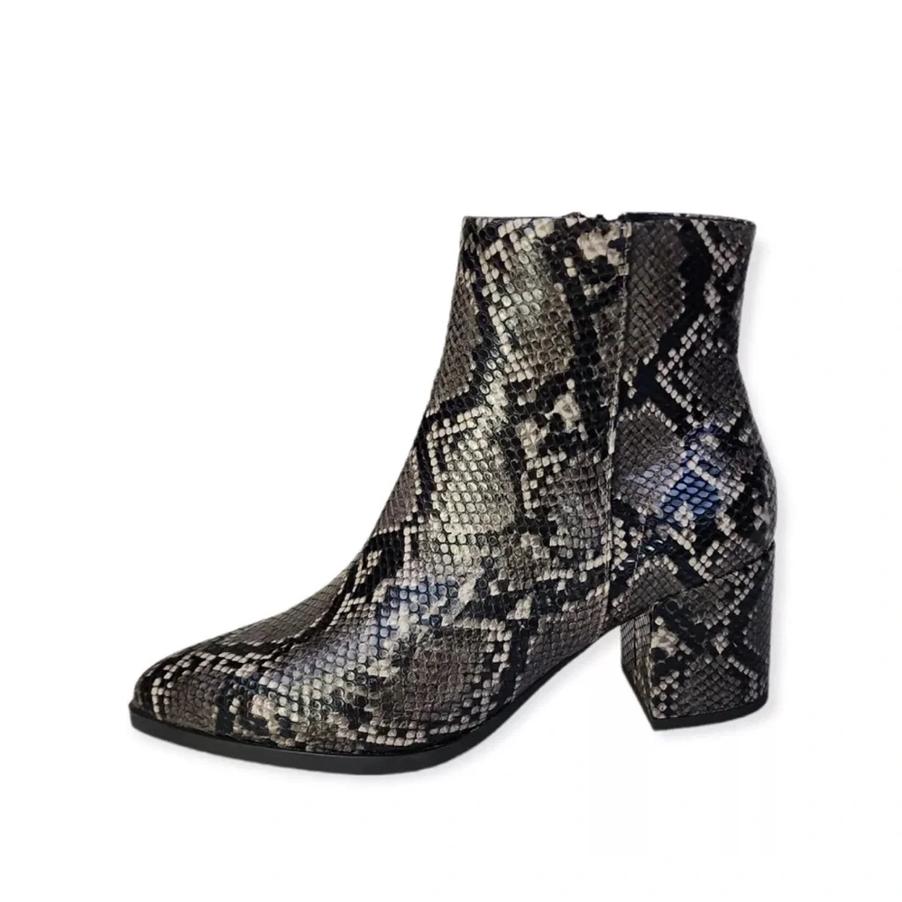 💕 Women’s Madden Girl Snake Skin Print Zippered Ankle Boots w/3” Block Heel